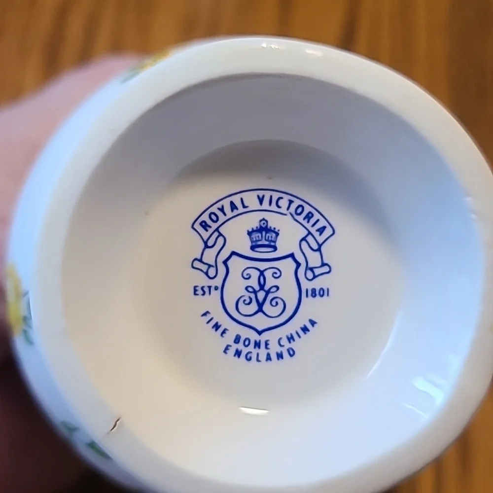 Royal Victoria Floral Fine China Tea Cups - Picture 6 of 10
